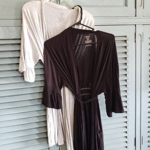 🖤🤍Secret treasures short wrap robe S,2 robes 1 grey 1 black gently worn🖤